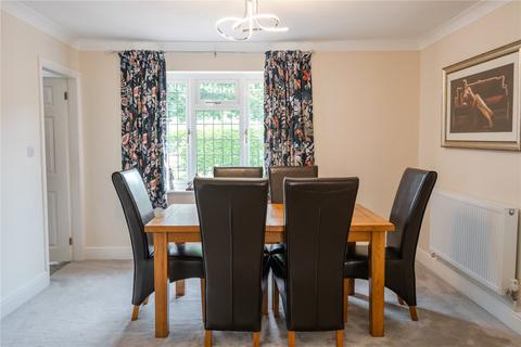4 Chester Grange, Grimsby, DN33 2HW