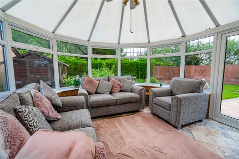 4 Chester Grange, Grimsby, DN33 2HW