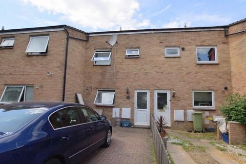 2 bedroom terraced house to rent, Bramble Avenue, Conniburrow