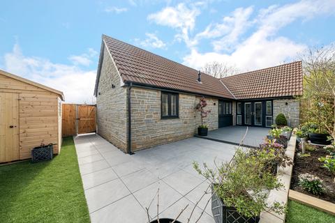 2 bedroom bungalow for sale, Church Road, Bristol BS36