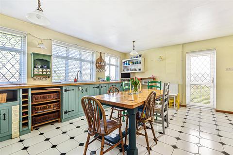 44 Alington Grove, Wallington, SM6 9NQ