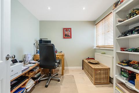 99 Brabazon Avenue, Wallington, SM6 9ET