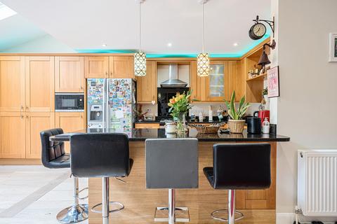 99 Brabazon Avenue, Wallington, SM6 9ET