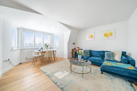 2 bedroom apartment for sale, Orchard Court, Worcester Park KT4