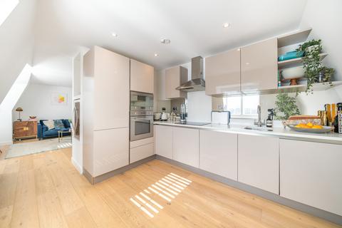 2 bedroom apartment for sale, Orchard Court, Worcester Park KT4