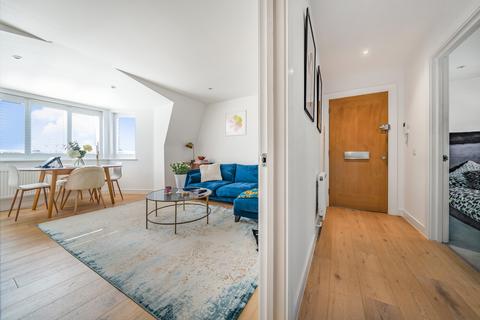 2 bedroom apartment for sale, Orchard Court, Worcester Park KT4