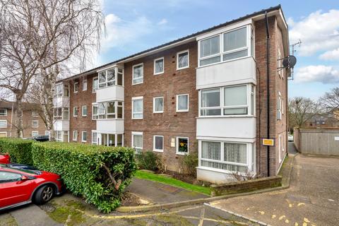 2 bedroom apartment for sale, Handside Close, Worcester Park KT4