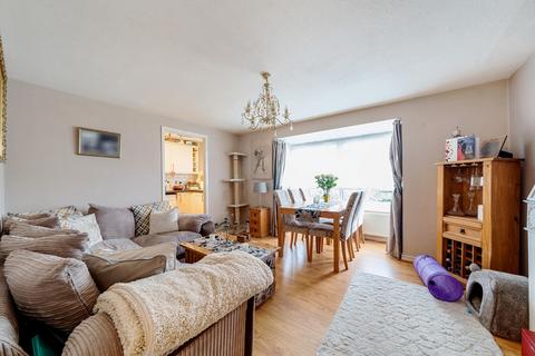 6 Handside Close, Worcester Park, KT4 8QG