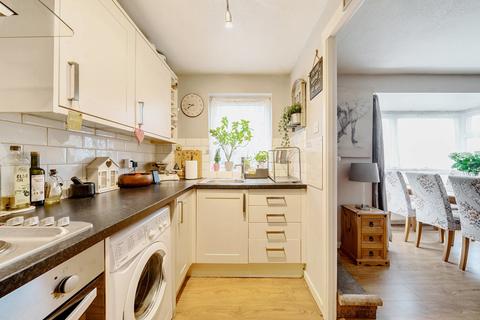 6 Handside Close, Worcester Park, KT4 8QG