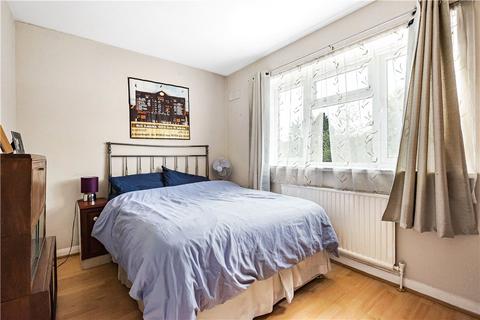 2 Furzewood, Sunbury-on-thames, TW16 6SJ
