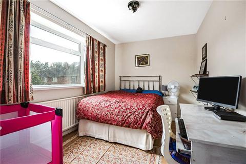 2 Furzewood, Sunbury-on-thames, TW16 6SJ