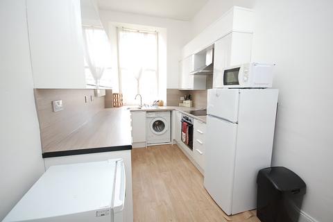 2 bedroom flat to rent, Crown Terrace, City Centre, Aberdeen, AB11