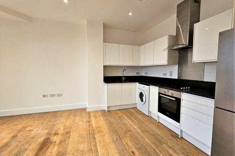 2 bedroom flat to rent, High Street, Slough SL1