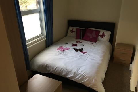 1 bedroom semi-detached house to rent, Hughenden Road, High Wycombe, HP13