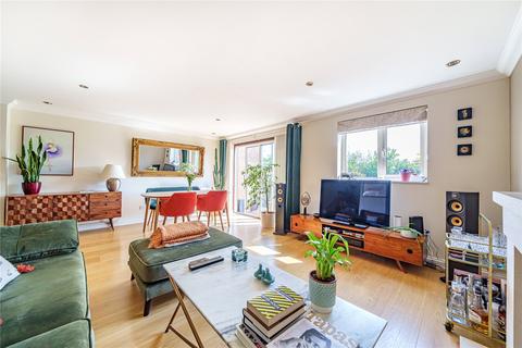 14 Artington Walk, Guildford, GU2 4EA