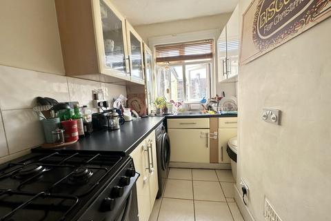 2 bedroom flat for sale, Kettlebaston Road, London