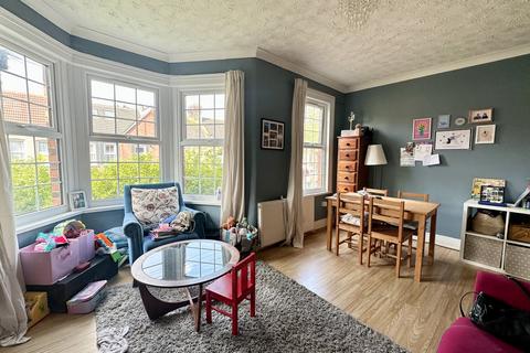 2 bedroom flat for sale, Kettlebaston Road, London, E10