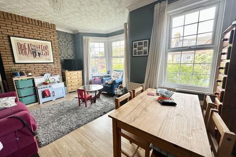 2 bedroom flat for sale, Kettlebaston Road, London, E10
