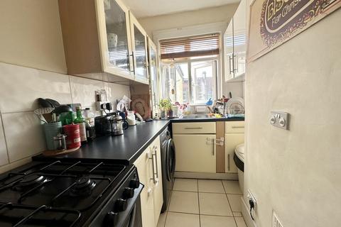 2 bedroom flat for sale, Kettlebaston Road, London, E10