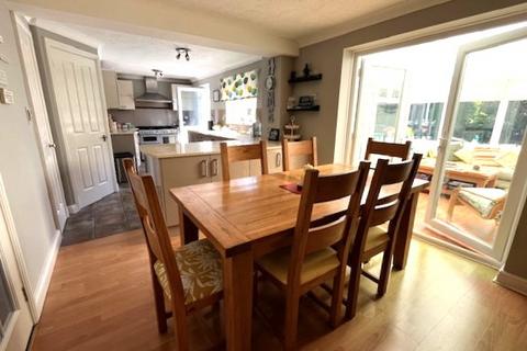 2 Beacon Drive, Selsey, Chichester, PO20 0TW