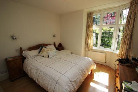 2 bedroom apartment to rent, Onslow Crescent, Woking GU22