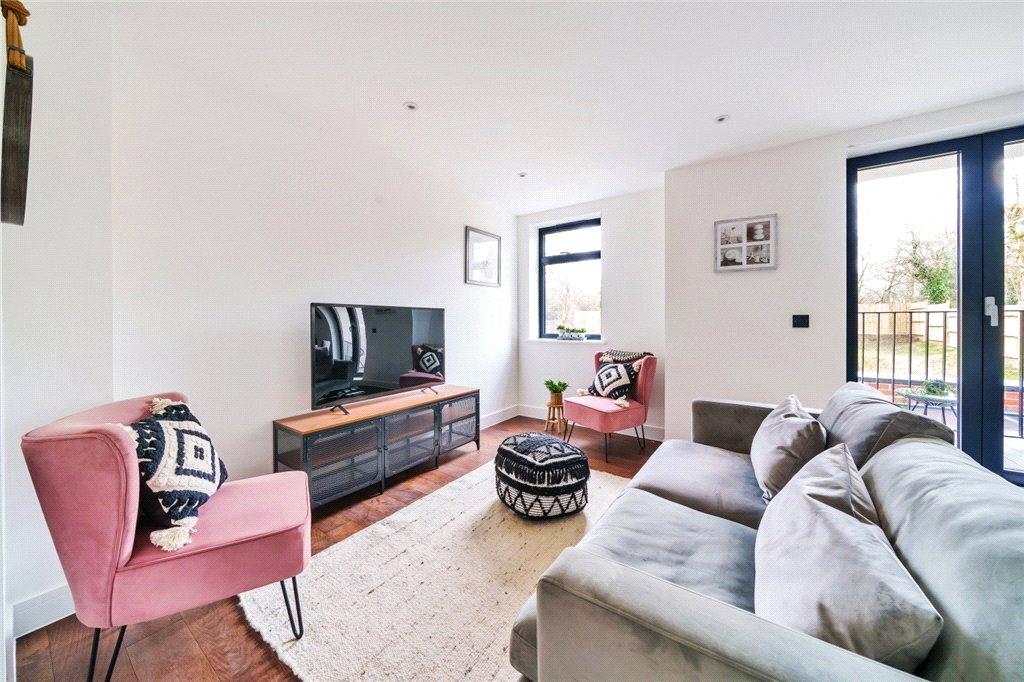Hayes Lane, Bromley 2 bed apartment for sale £375,000