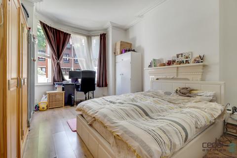 2 bedroom flat to rent, Mazenod Avenue, West Hampstead NW6