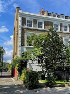 4 bedroom end of terrace house for sale, Lauriston Road, Victoria Park, London, E9
