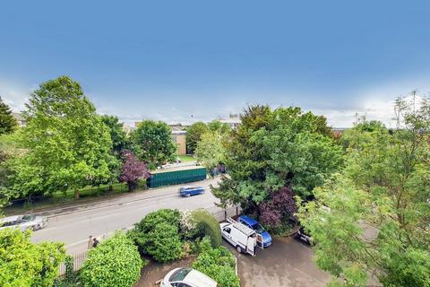 3 bedroom flat to rent, Kingston Hill, Kingston Hill, Kingston upon Thames, KT2