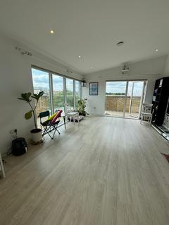 2 bedroom penthouse to rent, Frazer Nash Close, Isleworth TW7
