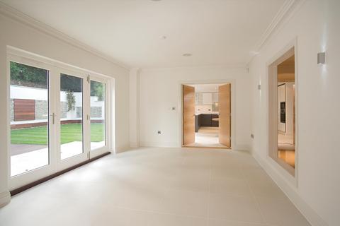 7 bedroom detached house to rent, High Drive, Oxshott, Leatherhead, Surrey, KT22
