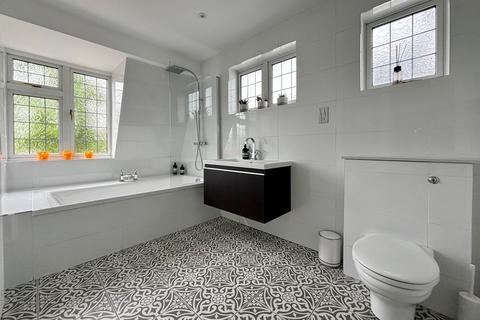 55 Whitecroft Way, Beckenham, BR3 3AQ