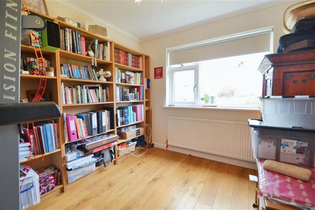 Bedroom 4 / Family R