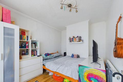 24 Radfield Way, Sidcup, DA15 8DZ