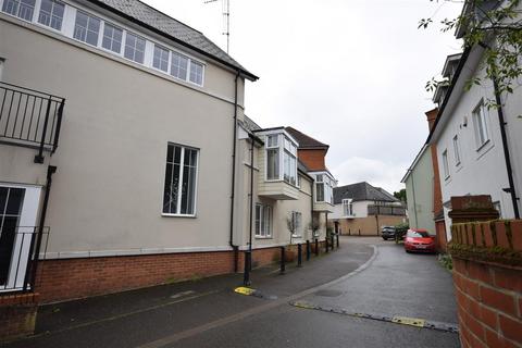 9 Lambourne Chase, Chelmsford, CM2 9FF