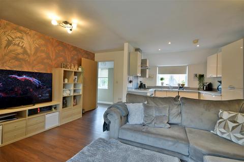 9 Lambourne Chase, Chelmsford, CM2 9FF