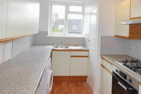 2 bedroom flat to rent, Croydon Road, Westerham TN16