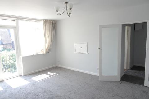 2 bedroom flat to rent, Croydon Road, Westerham TN16