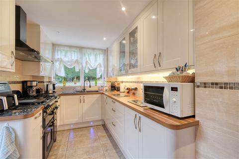 3 bedroom end of terrace house for sale, Ferney Hill Avenue, Batchley, Redditch B97 4RU