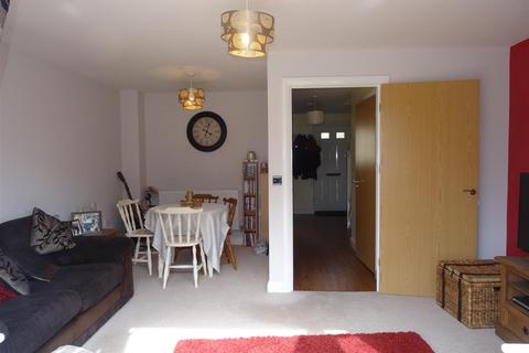 2 bedroom terraced house to rent, Grove Gate