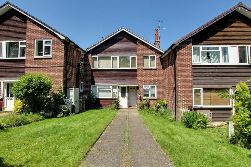 New England Road, Haywards Heath, RH16 2 bed flat for sale £240,000