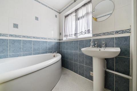 51 Greenfields, Kington, HR5 3AA