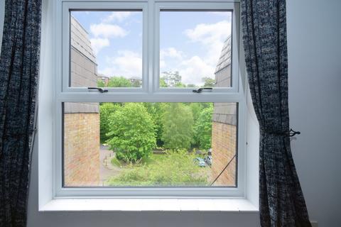 60 Chapel Fields, Godalming, GU7 2BX