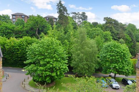 60 Chapel Fields, Godalming, GU7 2BX