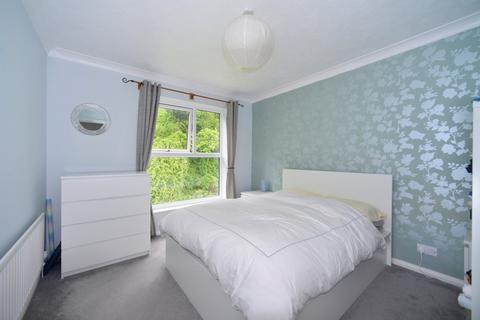60 Chapel Fields, Godalming, GU7 2BX