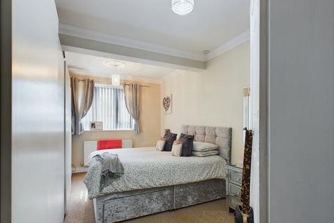 3 bedroom bungalow to rent, New Lane, Havant PO9