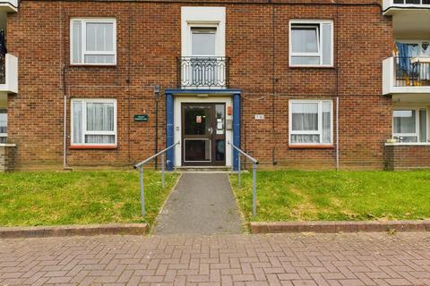 2 bedroom flat to rent, Rydal Close, Portsmouth PO6