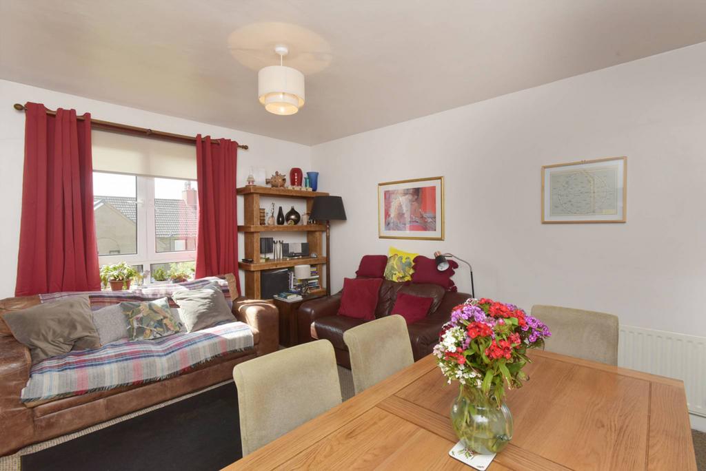 20 Glenmavis Drive, Bathgate, EH48 4BZ 4 bed semidetached house for
