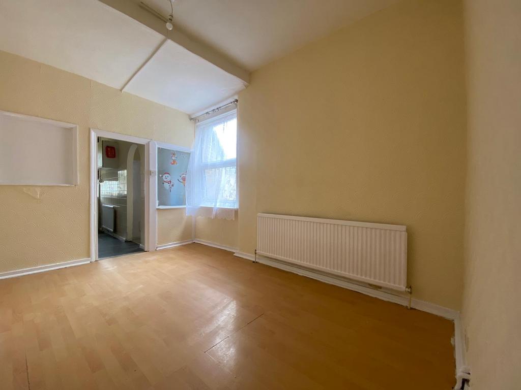 Ling Road, London E16 3 bed terraced house to rent £1,975 pcm (£456 pw)