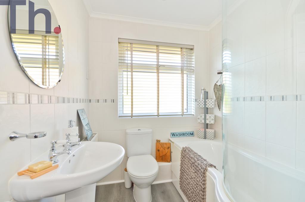 Family Bathroom.JPG